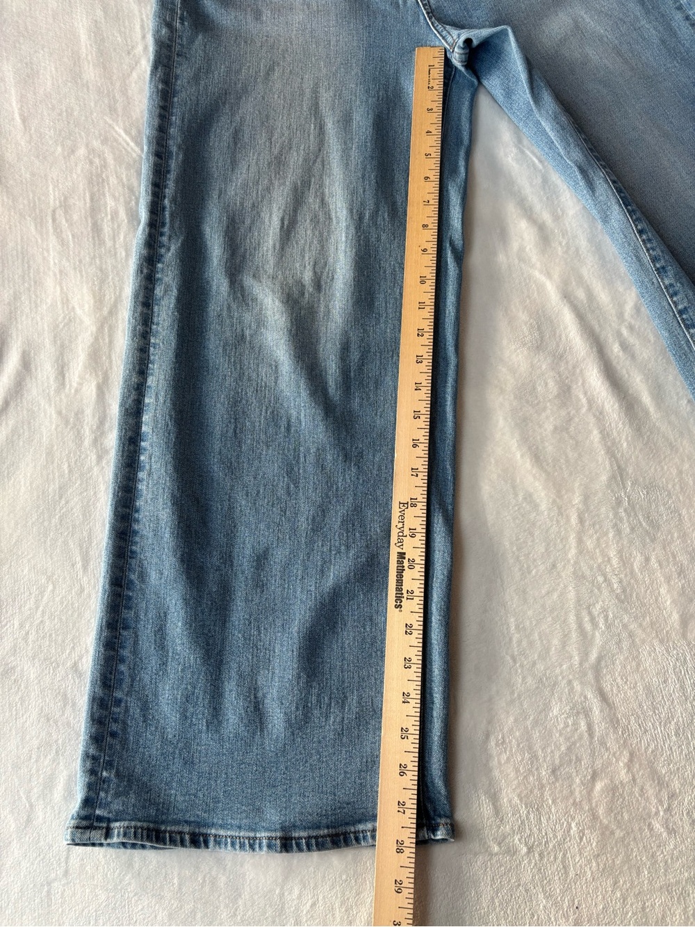 Uniqlo High Rise Wide Straight Leg Jeans Medium Wash Blue Denim Size 32 - Picture 4 of 15